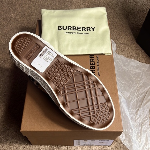 BURBERRY SNEAKERS / SLIP-ON / LOAFERS FOR WOMEN. EU SIZE 40; UK 7. - Picture 4 of 9